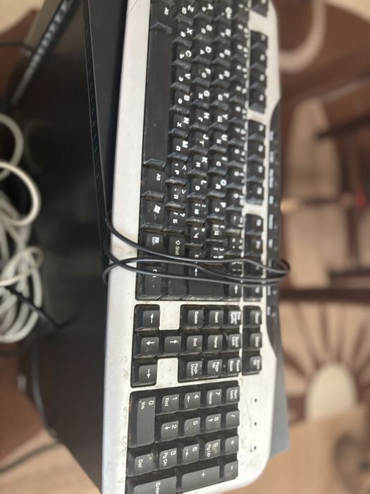 Продавам настолен компютър