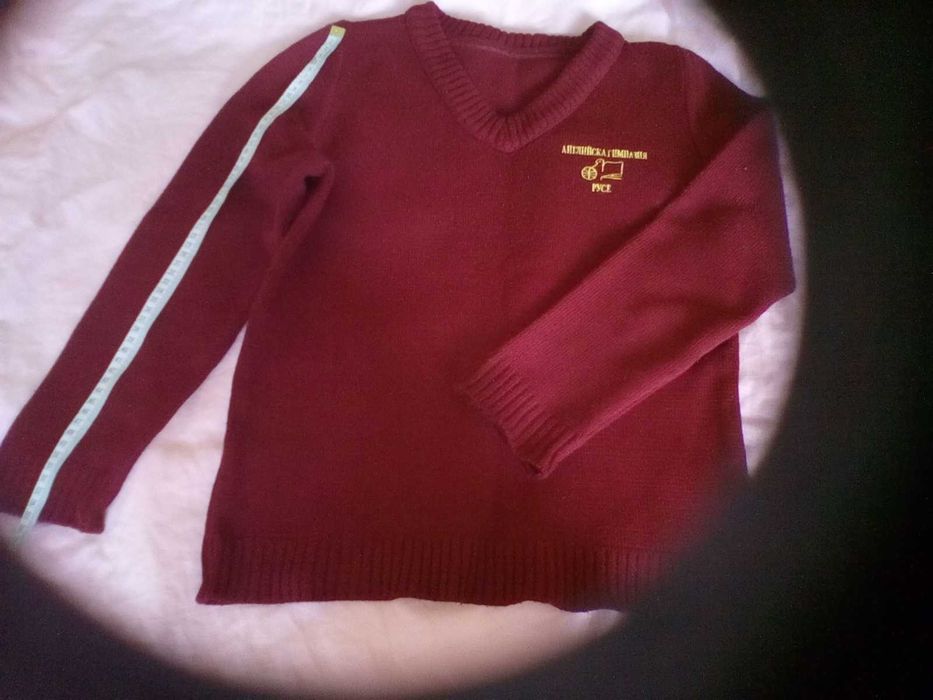 Продавам пуловер и суичър