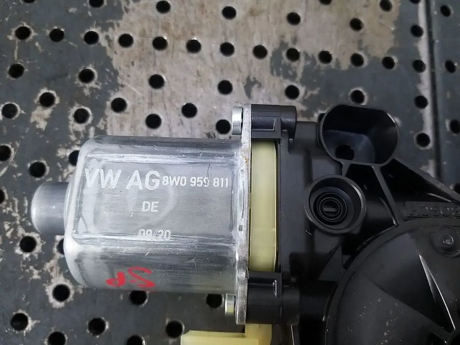 Motoras macara stanga spate audi a4 b9 8w 8w0959811 0130822669
