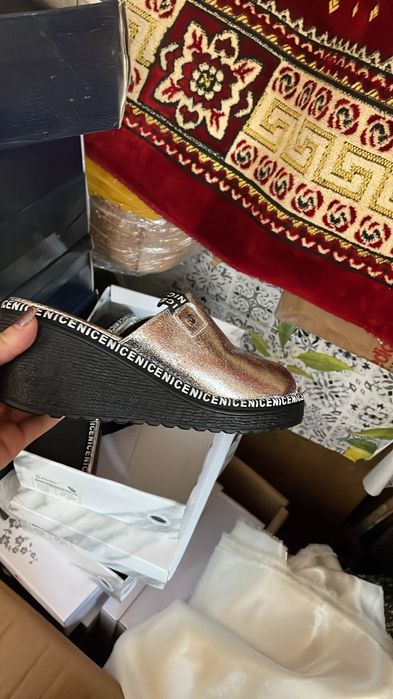 Slapi cu talpa intruna  comozi