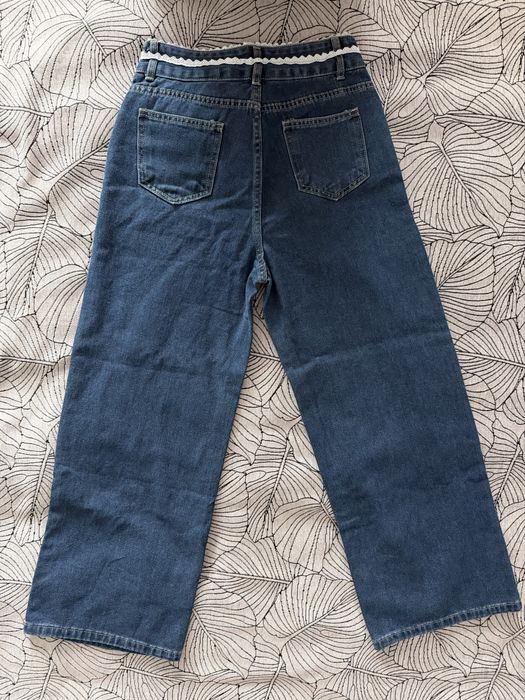 Джинсы с кружевным декором