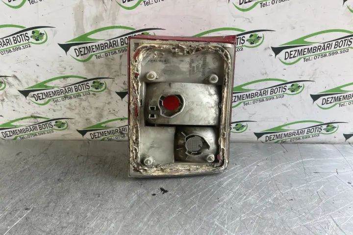 Lampa / Tripla stop stanga pe capota portbagaj Audi 80 1995