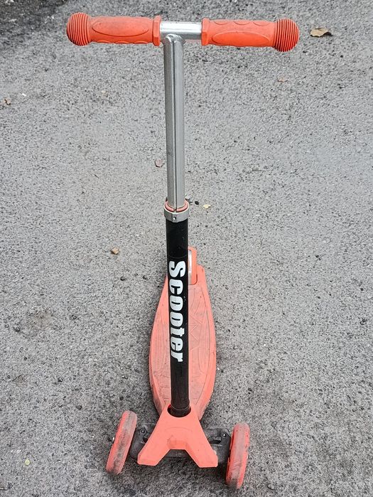 Детский самокат.