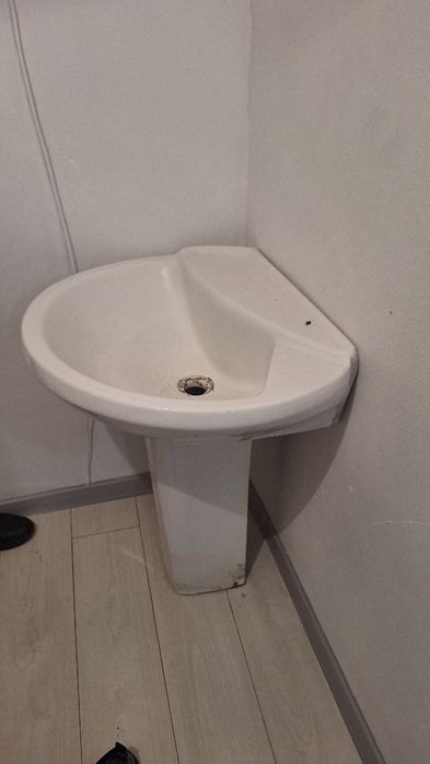 Чугунная ванна+раковина.