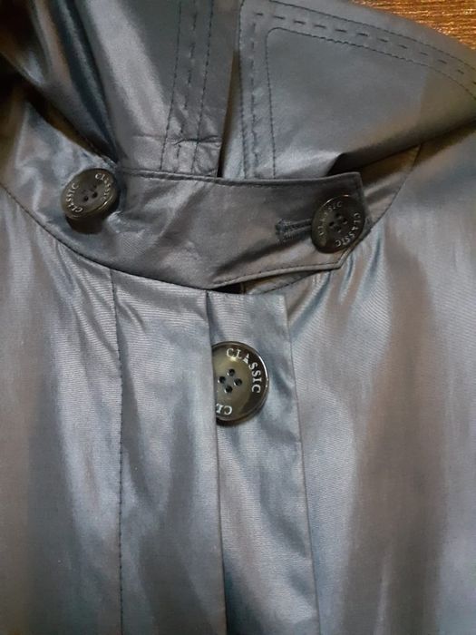 Продам женский классический плащ