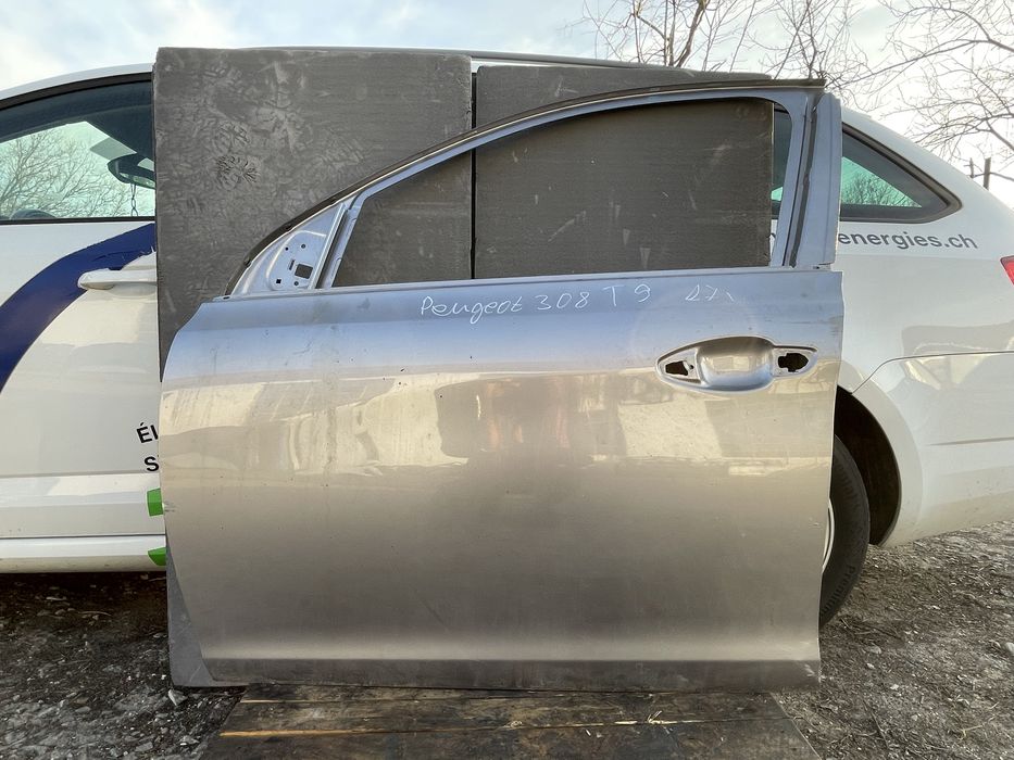 Предна лява врата за Peugeot 308 T9 Пежо 308 Т9  2013-2021г