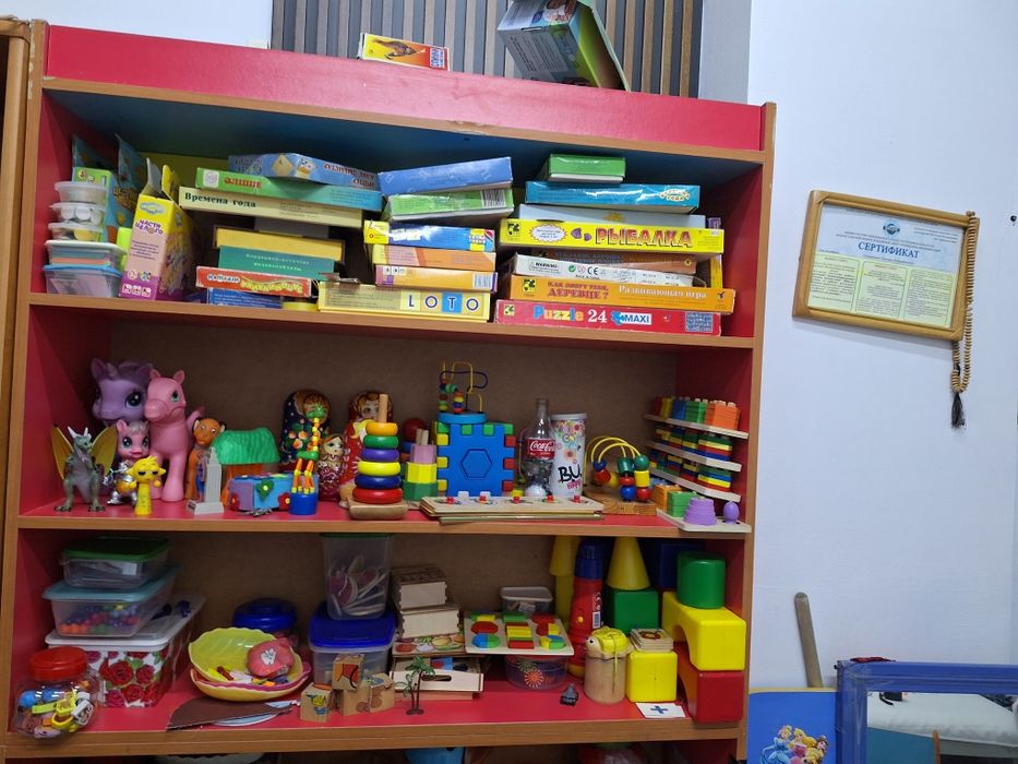 Продам срочно две книжные полки