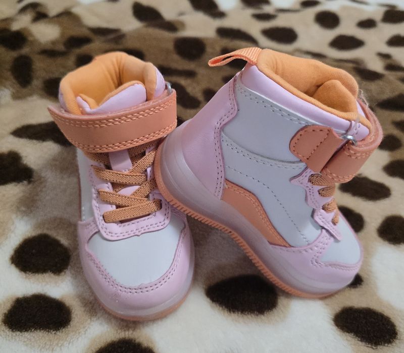 Adidași ghetuțe bebe