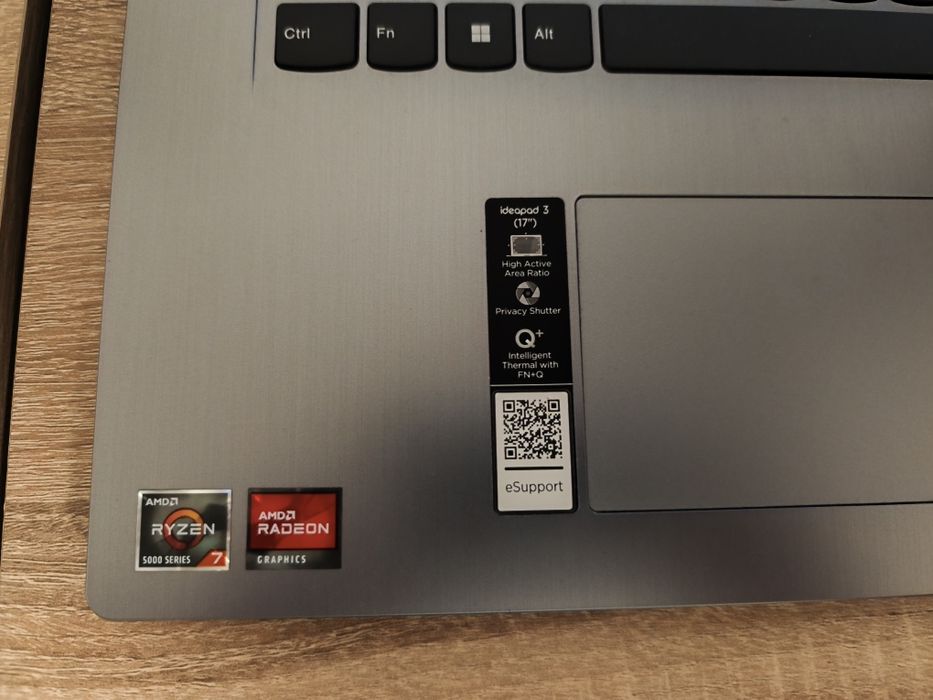 Laptop Lenovo// folosit foarte puțin