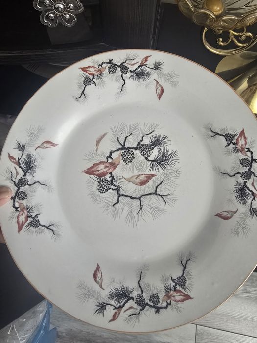 Продам тарелки и чашки