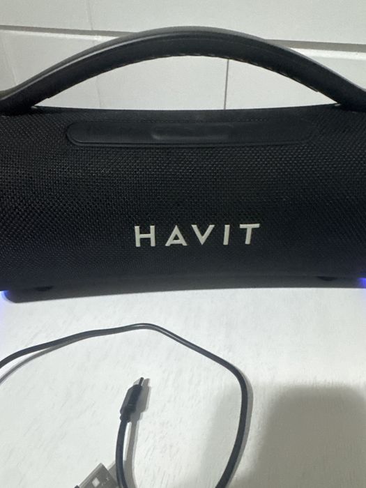 Тон колона безжична с Bluetooth цветна с няколко вида осветление има много добър Bass и с кабел за зареждане