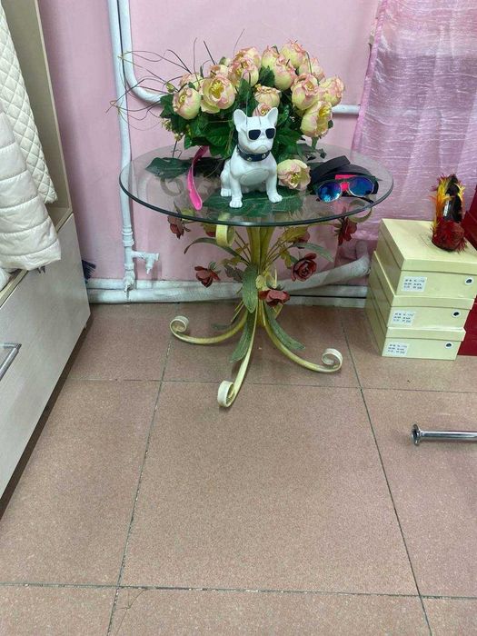 Продам столик и пуфик