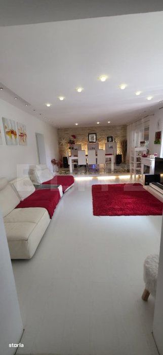 Proprietate Exclusivista: 2 Case, Piscina si Teren de Tenis pe 3833 mp