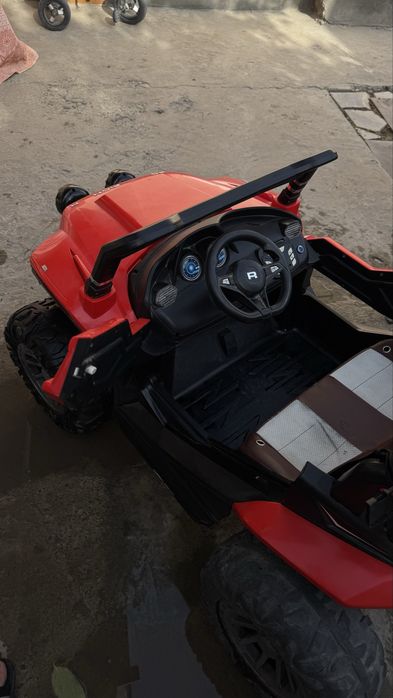 Детская машина с пултем