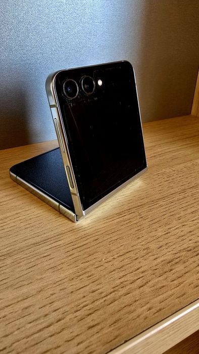 Samsung Galaxy Z Flip 5 256GB Mint