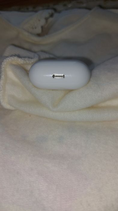 this is Airpods 1 or 2