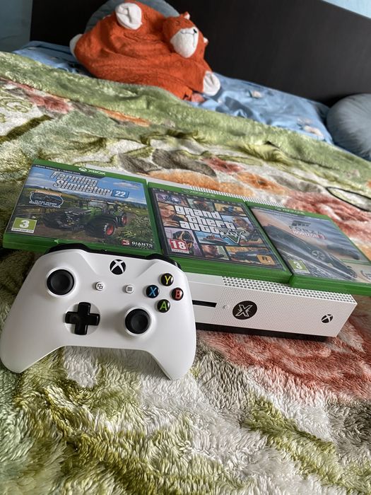 Vand Xbox one S cu 3 jocuri+ volan si pedale