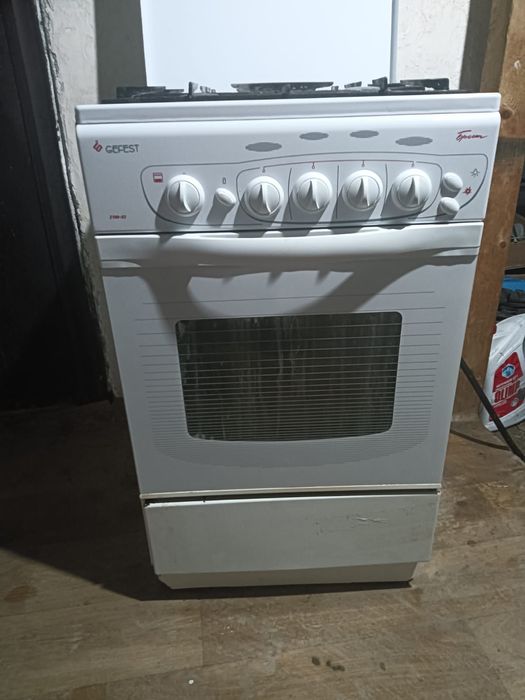 Продам газ плиту Гефес