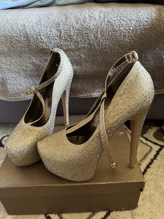 каблук б/у одевала 1 раз на свадьбу