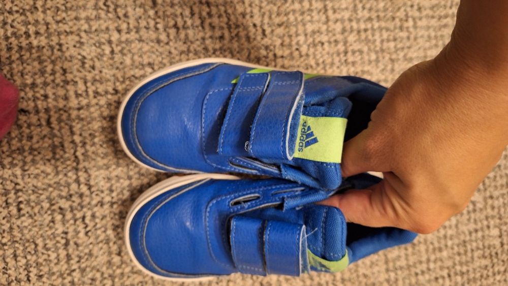 Adidasi sport copii