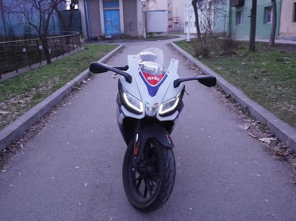 Motocicleta Aprilia rs 125
