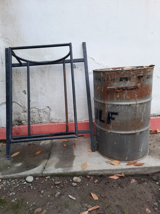 Letniy dush uchun tayyor bochka temir patstafkasi bilan