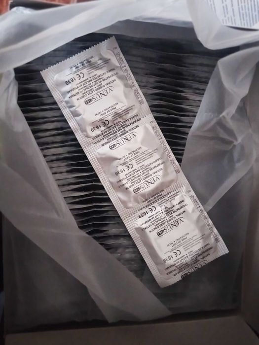 Презервативы одноразовые.