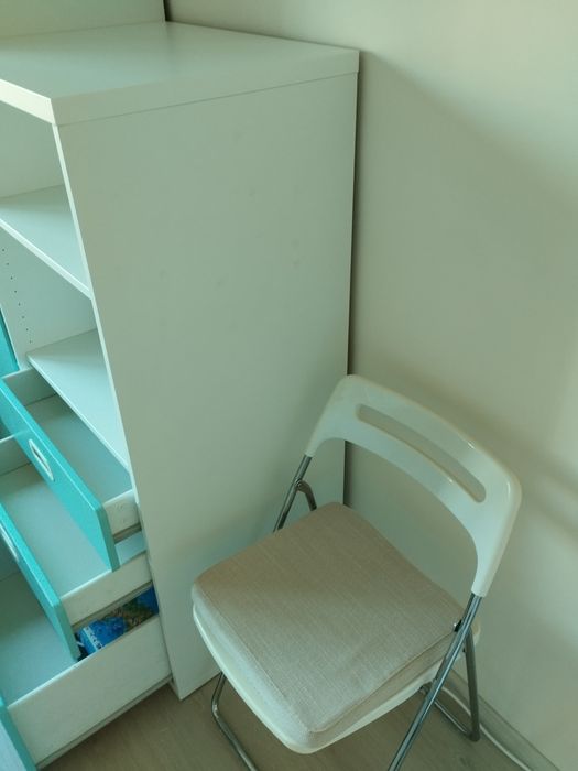 Продавам детско шкафче IKEA STUVA / SMÅSTAD с чела на чекмеджетата модел FRITIDS в тюркоазено синьо