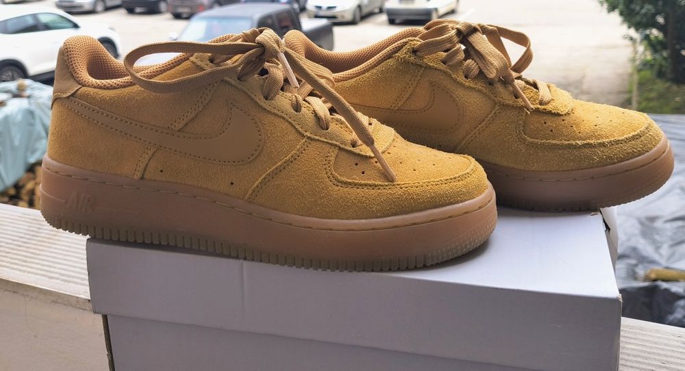 Велурени обувки Nike,номер:37,5