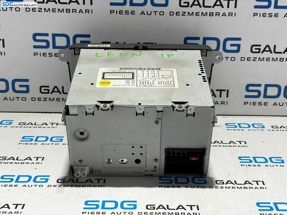 Unitate Radio CD Player RCD 310 Seat Leon 1P FL Facelift 2008 - 2013 Cod 5P0035186B [L2937]
