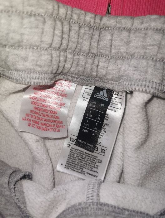 Спортен комплект за момиче ADIDAS LK GFX HDY SET