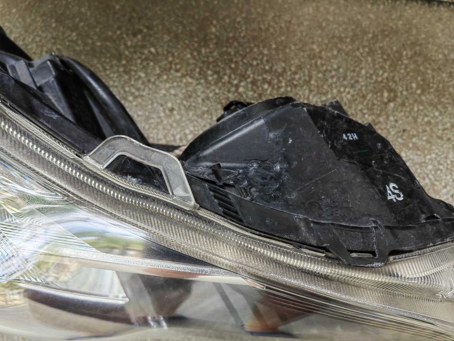 Фар Subaru Outback десен черен Фар Subaru Legacy Оригинален