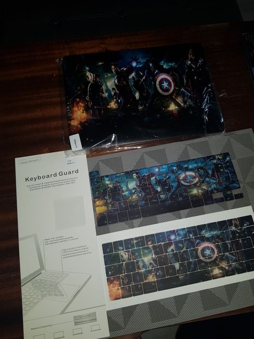 Протектор за лаптоп и силиконова клавиатура за 13 инча