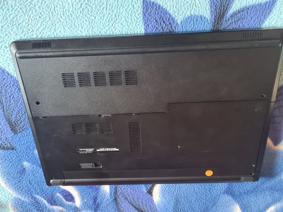 Laptop Dell i5 6200u 8 GB ram ssd 250 GB placa video dedicata 2 GB bun pentru jocuri