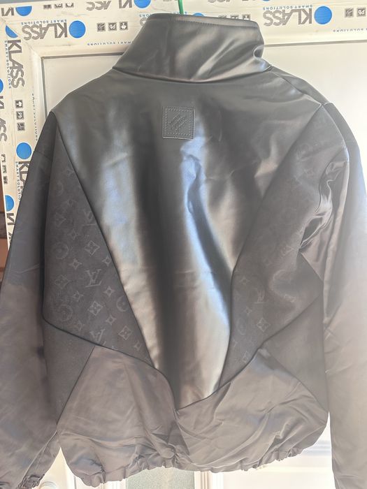 Jacheta Louis Vuitton M si L in stoc