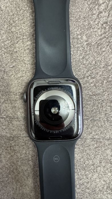 Продам Apple watch 4 series