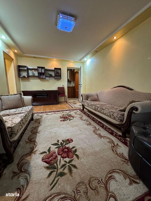 Apartament cu 2 camere, localizat în zona de sus a orașului.