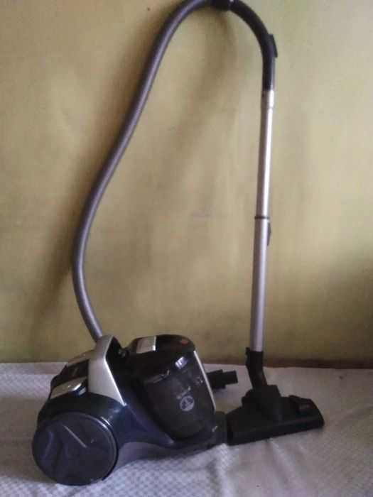 Прахосмукачка с контейнер Candy-Hoover BR71