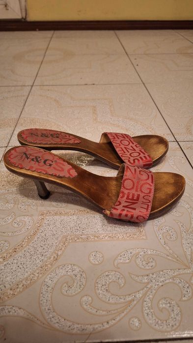 Дизайнерски чехли N&G – дървена подметка, размер 37