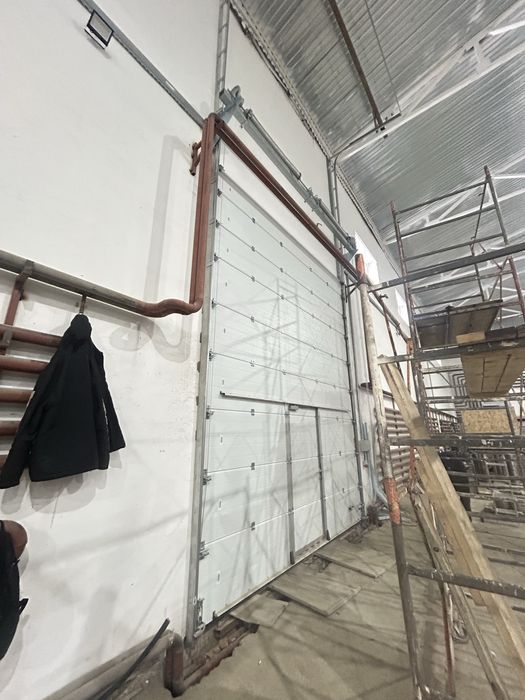 Секционные ворота