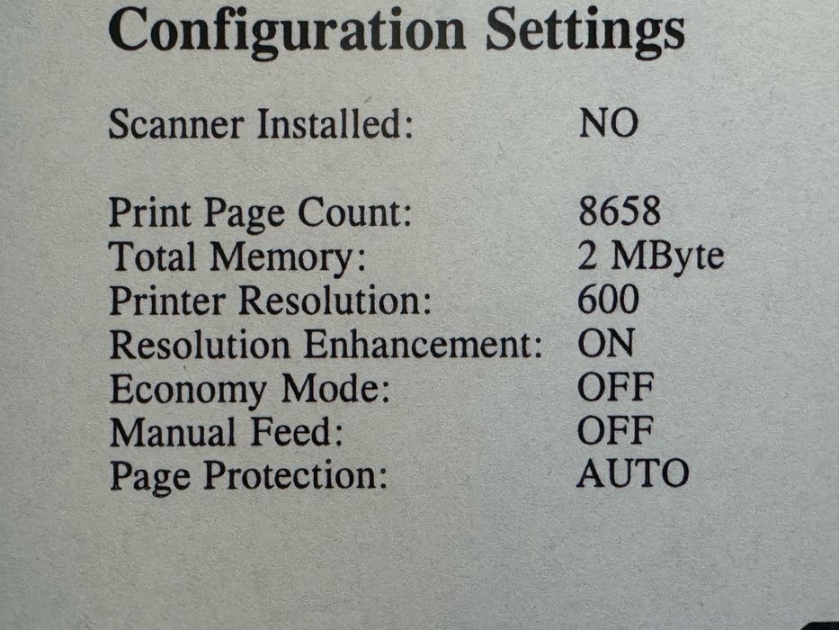 HP LASERJET 1100 и две пълни тонер касети. Захранващ и интерф. кабели