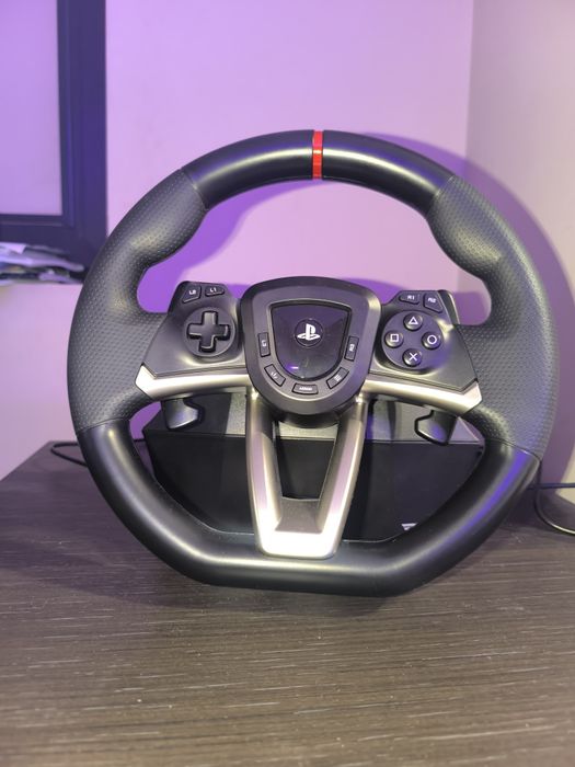 Продавам волан с педали и допълнителна игра Grand turismo 7