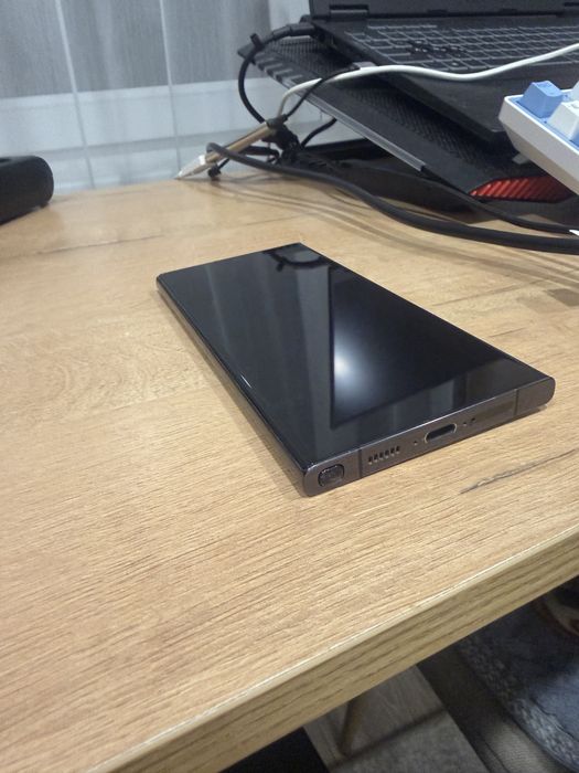 Продаю Samsung S23 Ultra