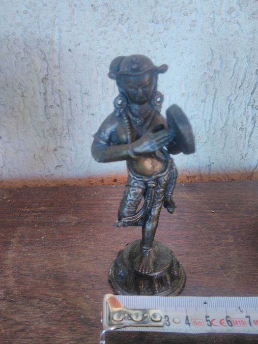 Продавам антикварна Индиска бронзова или месингова Склуптора на Богиня