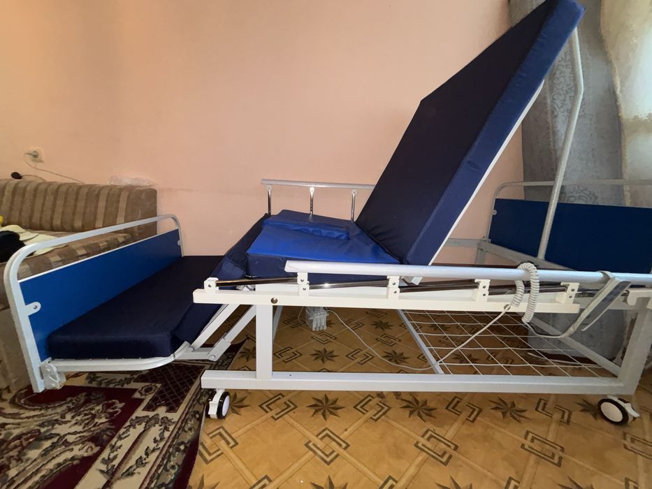 Кровать для лежачих больных , с туалетом