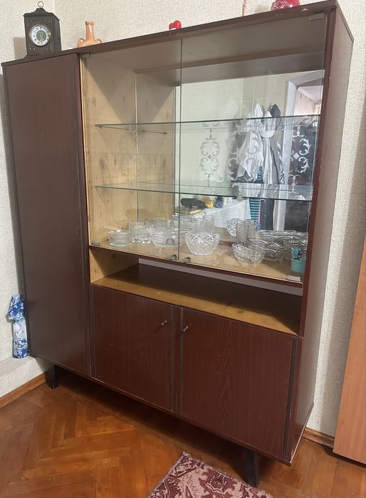 Продам советский сервант