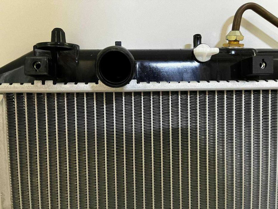 Радиатор охлаждение на Lexus IS