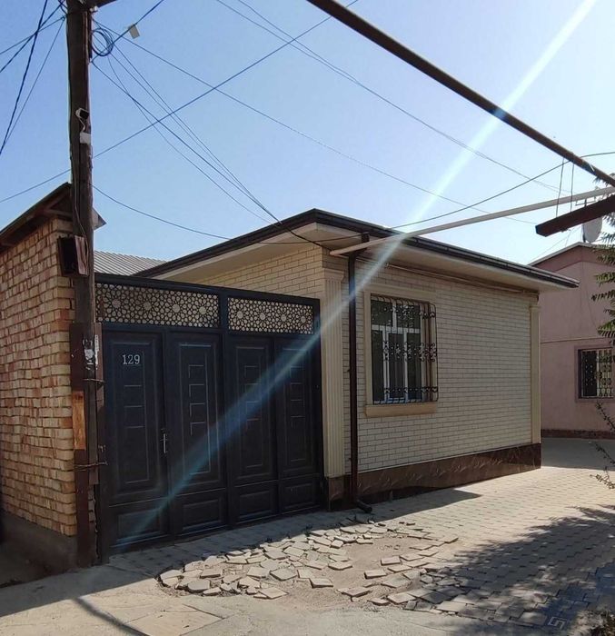 Продается дом в Яшнабадском районе ул М.Ашрафий 0,8 сотки 3-х ком