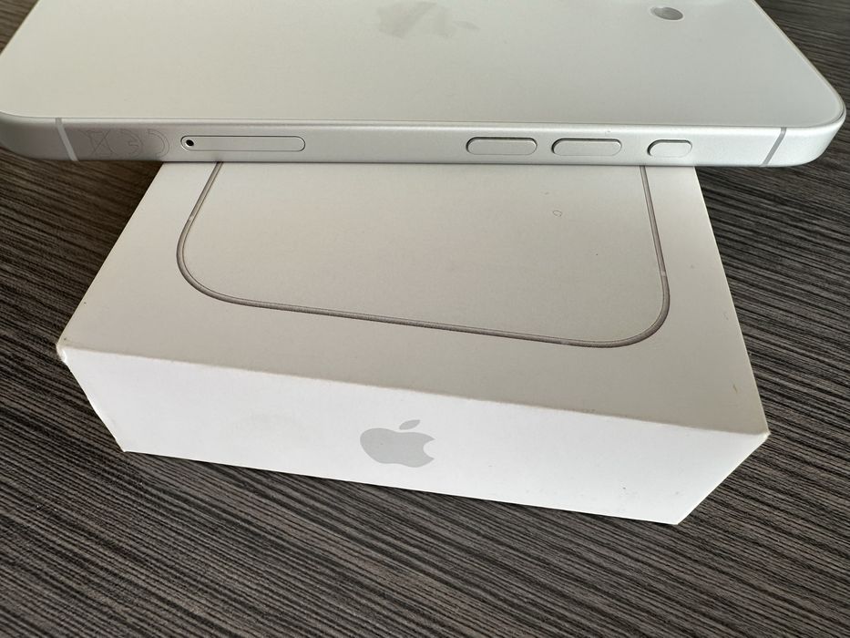 iPhone 16 128GB White