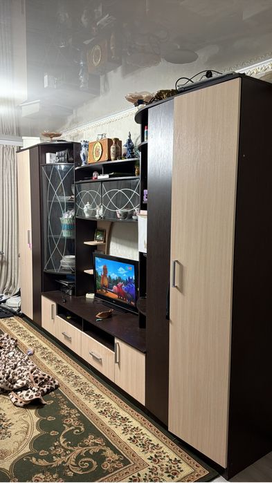 Шкаф-горка в гостинную